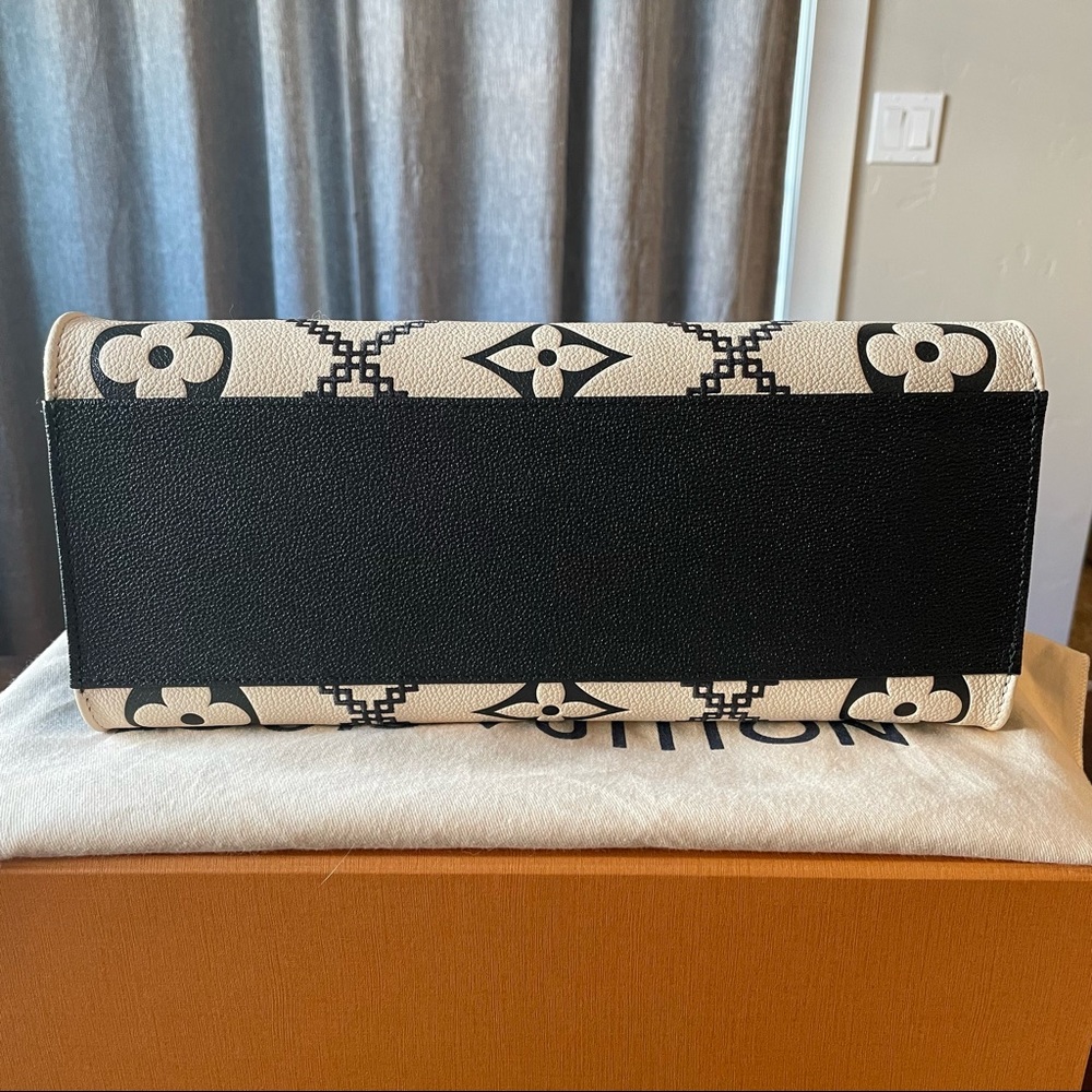 SOLD Louis Vuitton Onthego MM - Crème/Black - NEW - Picture 5 of 16